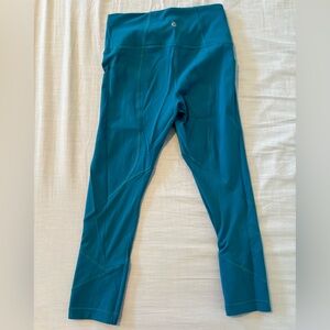 Lululemon Size 4 Blue Crop Leggings with Pockets and Mesh Detailing